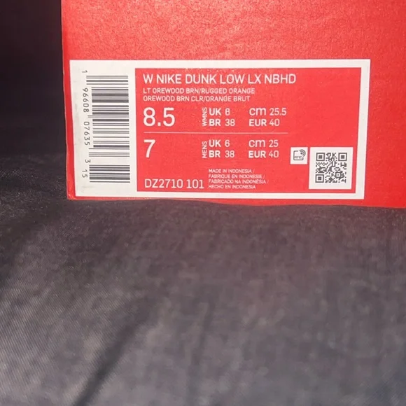 Nike Women's Shoes in White and Orange - Picture 2 of 9